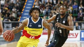 81-67. Hervelle lidera un triunfo que mantiene el sueño bilbaíno de Playoff