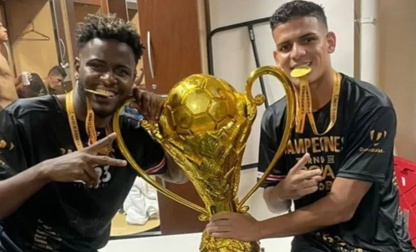 Góndola y Cedeño con la Copa.&nbsp;