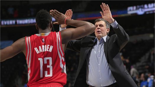 Los Rockets firman la prórroga del contrato a su entrenador McHale