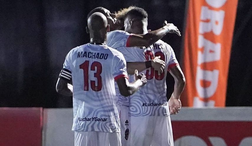 Sporting choca mañana ante Tauro por la Liga Concacaf en Penonomé.&nbsp;