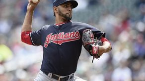 4-2. Salazar hace un debut triunfal con los Indios y vence a los Mellizos