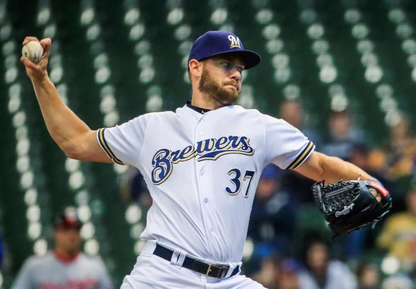 7-2. Houser controla desde la lomita a los Piratas