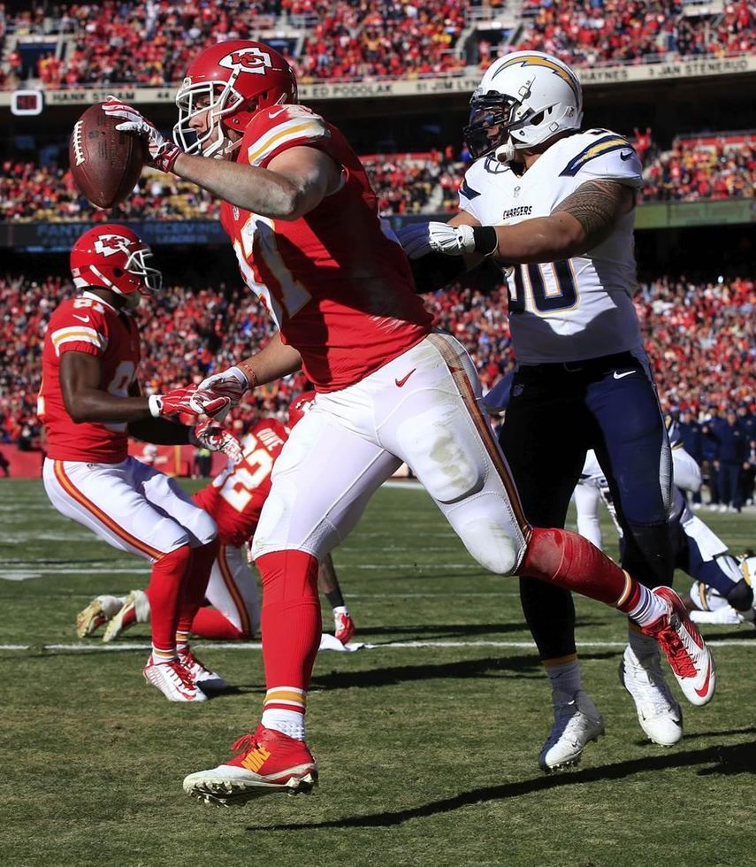19-7. Kelce le da el triunfo a los Chiefs que quedan eliminados igual que los Chargers