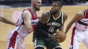 85-95. Monroe y los Bucks superan la expulsión de Mayo y vencen a los Timberwolves