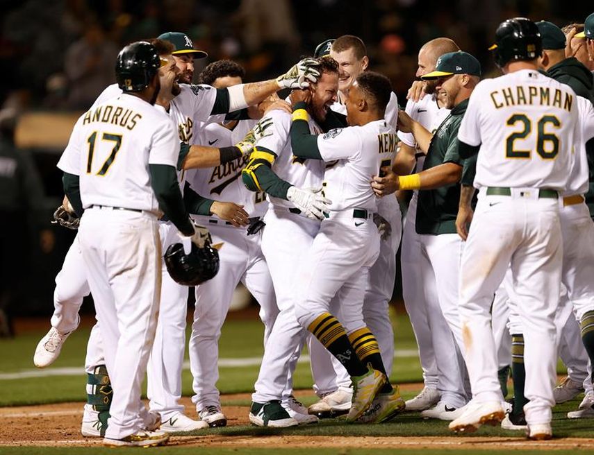 5-4. Lowrie y Moreland jonronean contra los Indios