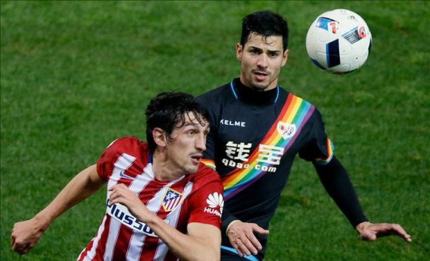 Augusto y Savic, en el once del Atlético; Llorente, titular en el Sevilla
