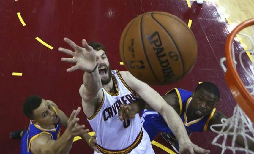 128-90. Love, Irving y los Cavaliers siguen hundiendo a los Mavericks