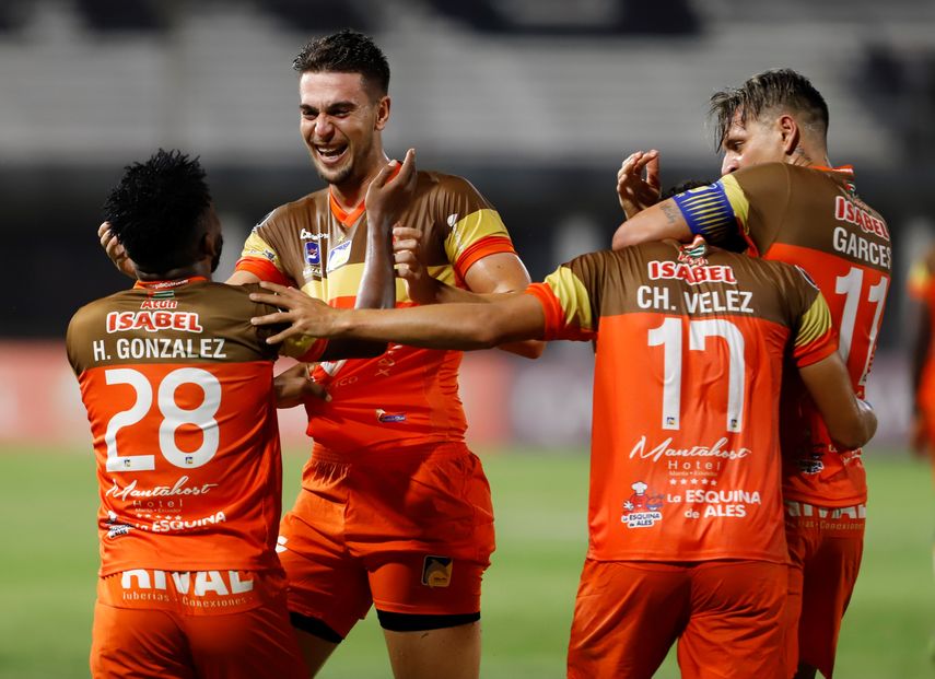 Delfín se defiende a ultranza y logra empatar ante Católica en Ecuador