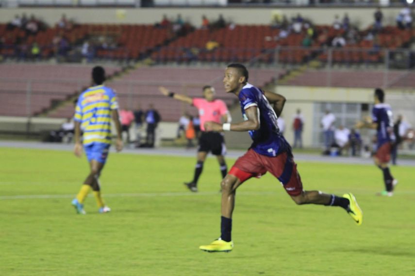 Alfredo Stephens pone al Plaza Amador con ventaja en la ida ante Chorrillo