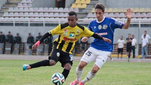 El panameño Marcos Sánchez sufre terrible lesión en partido ante El Vigía FC