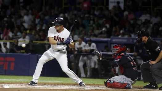 10-3. Nelson Cruz hace historia y Mellizos consiguen una victoria cómoda