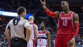 107-97. Howard domina el juego interior y los Rockets superan a los Clippers