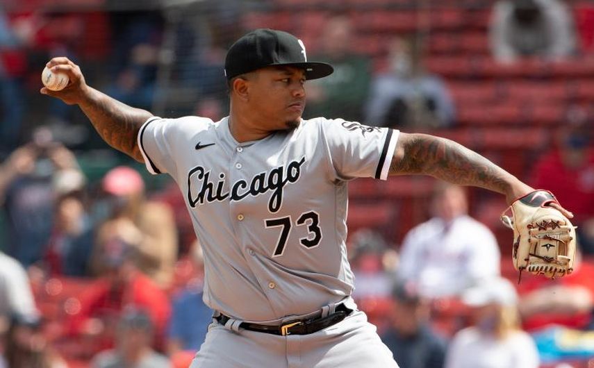 Yermin Mercedes anuncia que se apartará de manera indefinida del béisbol