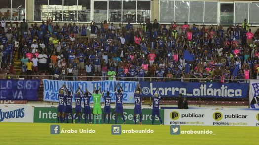 Árabe Unido pudo más que la hazaña de los taurinos