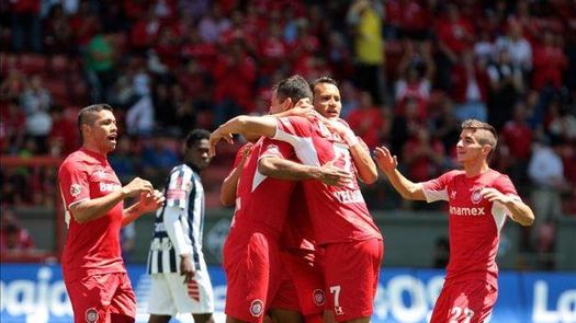 El Toluca golea 3-0 al Pachuca con doblete de paraguayo Velázquez