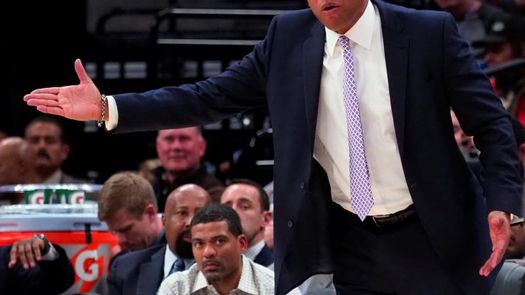 Doc Rivers lamenta el deceso de John Lewis