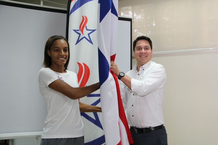 Nathalee Aranda recibe pabellón como abanderada de Panamá para los XI Juegos Centroamericanos de Nicaragua