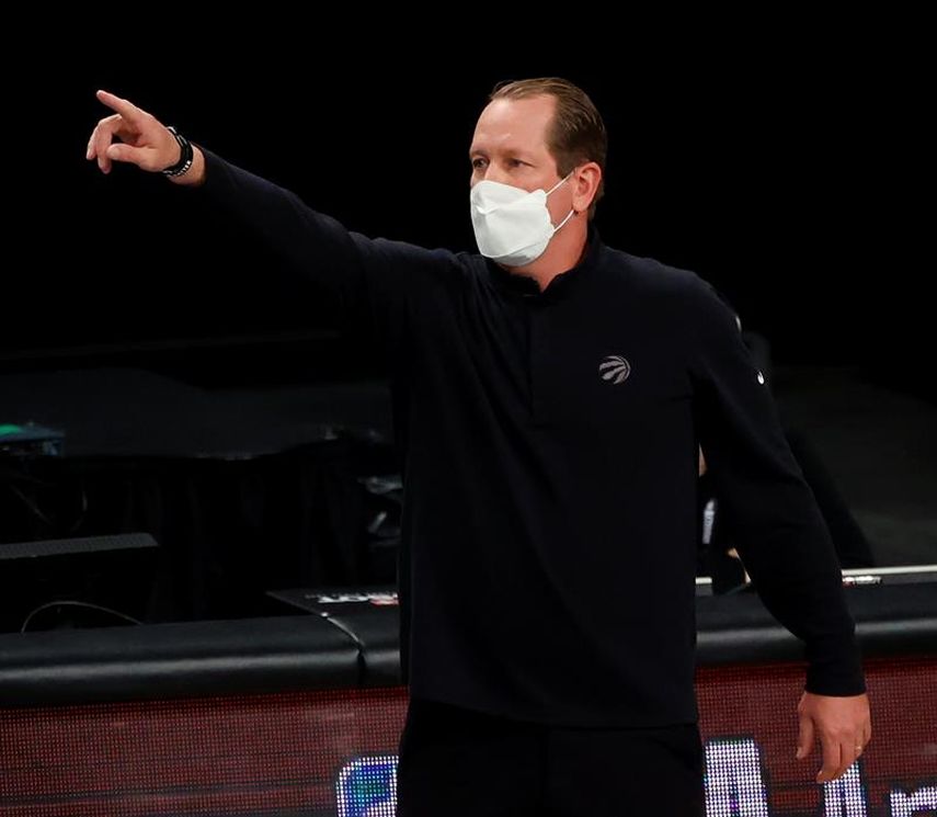 Nurse, entrenador de Raptors, multado con 50.000 dólares por tirar mascarilla