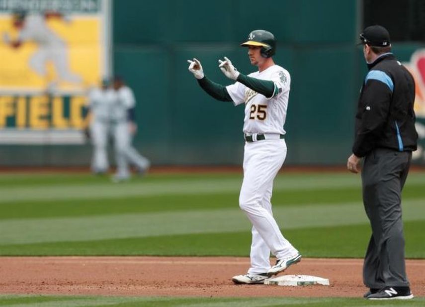 4-2. Piscotty luce con tres dobles y tres remolcadas contra los Padres