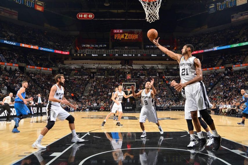 Los Spurs vivieron una noche de ensueño y los Lakers de pesadilla