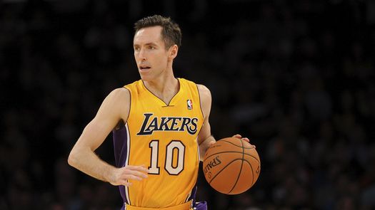 Steve Nash vuelve a lesionarse la espalda y Lin podría ser titular