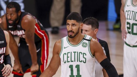 Celtics ganan el duelo a los Bucks; primer partido suspendido por coronavirus