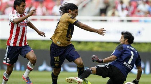 La afición de Chivas quiere ver argumentos en la cancha, dice Luis Michel