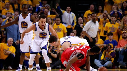 99-98. Curry hizo fallar a Harden y Warriors toman ventaja de 2-0