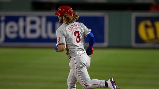 7-4. Harper y el venezolano Torreyes guían a los Filis a la victoria